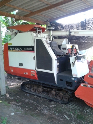 รถเกี่ยวข้าวDC68