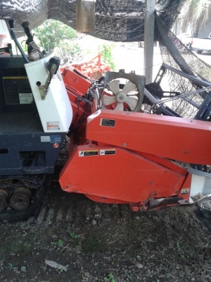 รถเกี่ยวข้าวDC68