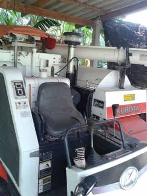 รถเกี่ยวข้าวDC68