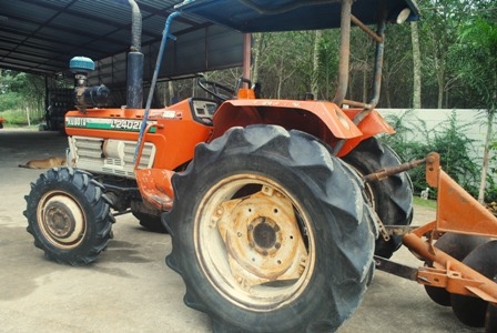 ขายรถไถ Kubota L2402DT พร้อมผานพรวน รถ2เพลา พร้อมใช้งานครับ