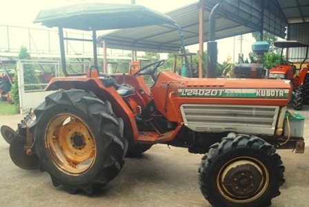 ขายรถไถ Kubota L2402DT พร้อมผานพรวน รถ2เพลา พร้อมใช้งานครับ