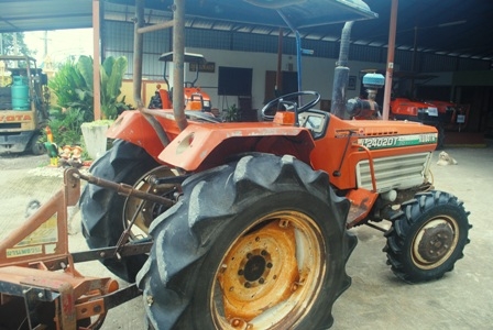 ขายรถไถ Kubota L2402DT พร้อมผานพรวน รถ2เพลา พร้อมใช้งานครับ