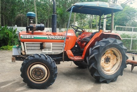 ขายรถไถ Kubota L2402DT พร้อมผานพรวน รถ2เพลา พร้อมใช้งานครับ ขายรถไถ Kubota L2402DT พร้อมผานพรวน รถ2เพลา พร้อมใช้งานครับ