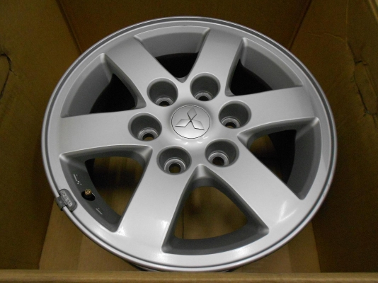 ขายล้อแม็กเปล่า Mitsubishi Pajero ขอบ 16(6/139)สภาพสวย เดิมๆ 1 ชุด/ใส่ฟรี ส่งฟรีค่ะ