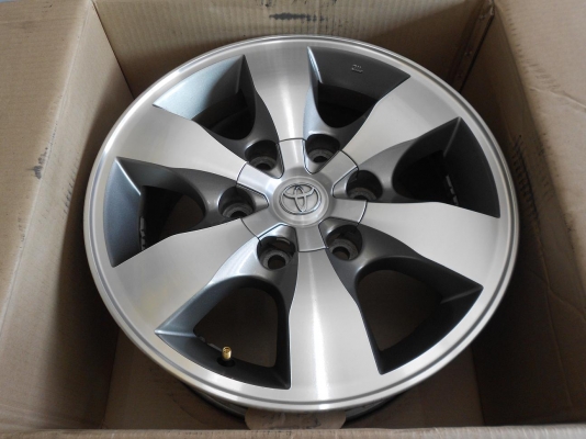 ขายล้อแม็กเปล่า Toyota Fortuner ขอบ 16(6/139)สภาพเดิมๆ สวยๆ 1 ชุด/ใส่ฟรี ส่งฟรีค่ะ