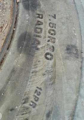 ยางพร้อมกะทะ 7.50 R20 8 น๊อต เก่าญี่ปุ่นมี 6 เส้น สภาพสวย ยางพร้อมกะทะ 7.50 R20 8 น๊อต เก่าญี่ปุ่นมี 6 เส้น สภาพสวย