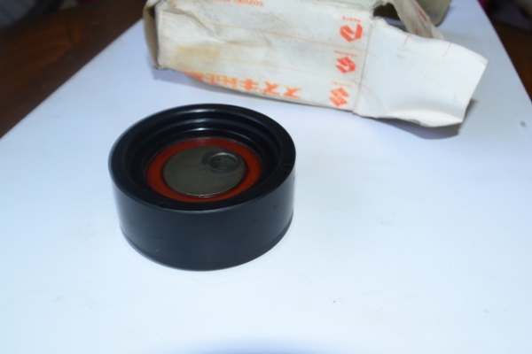 ลูกรอกสายพานราวลิ้น ซูซูกิ คาริเบียน SJ413 แท้ติดรถ