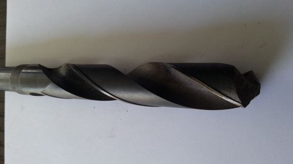 ขาย ดอกสว่าน ขนาด 27 mm. 25 mm. 23 mm.   ใช้งานมาทีเดียว สภาพเหมือนใหม่  แบนด์ดัง