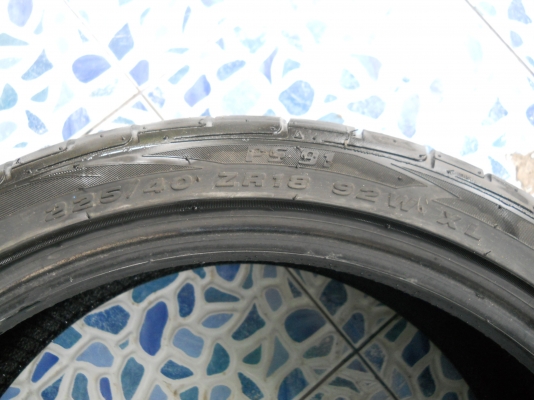 มีเส้นเดียว 225/40R18 Pinso สภาพใหม่