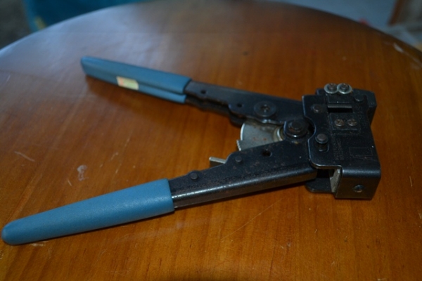 คีมย้ำหัวแลน AMP