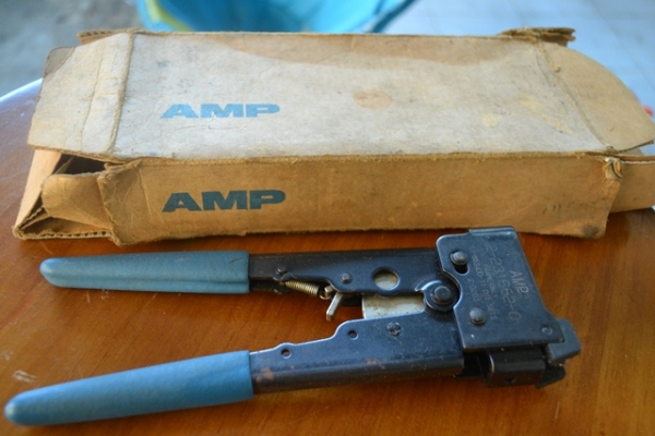 คีมย้ำหัวแลน AMP