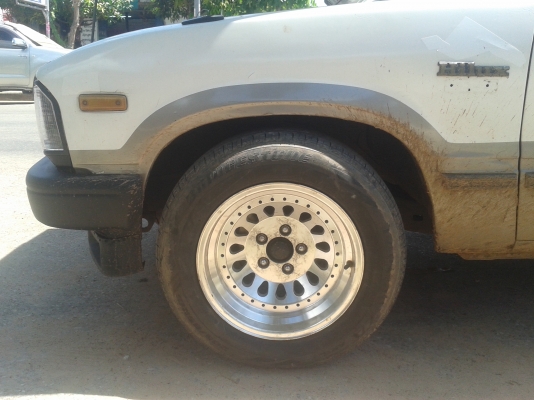 ขายแม็กหยดน้ำ15"กว้าง8 5รู114.3  7,500บ.