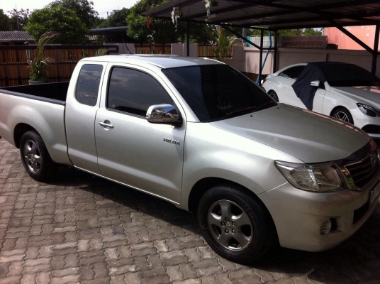 Vigo ติดแก้ส lpg. ปี12 มือเดวป้ายแดง ไม่เคยชนสักครั้ง เครื่อง 2700 เบนซิล