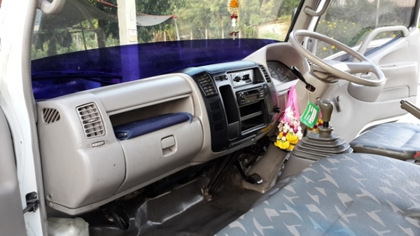 ขายรถ 6ล้อ HINO เครื่อง 121แรงม้า ปี49 รถสวยฯสภาพดี มีลิฟท้ายให้1ตัว สนใจโทรสอบถามครับ