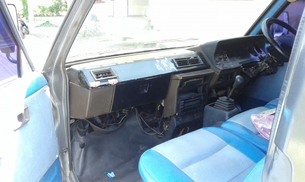 ขายรถตู้ lh61V เครื่อง2l เบาะ4แถว