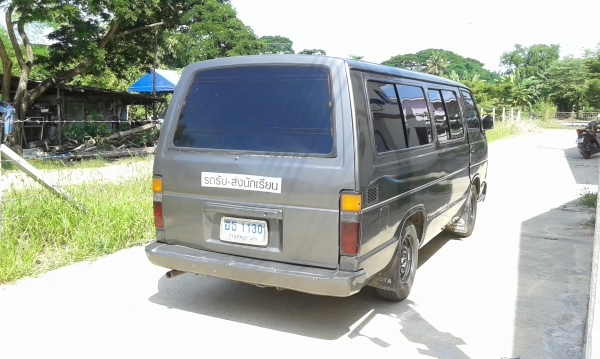ขายรถตู้ lh61V เครื่อง2l เบาะ4แถว