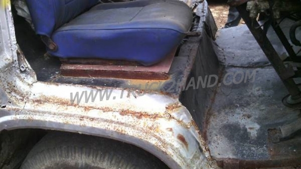 4 ล้อใหญ่ เครื่องนิสสัน ED30 เกียร์นิสสัน คาร์บอน 5เกียร์