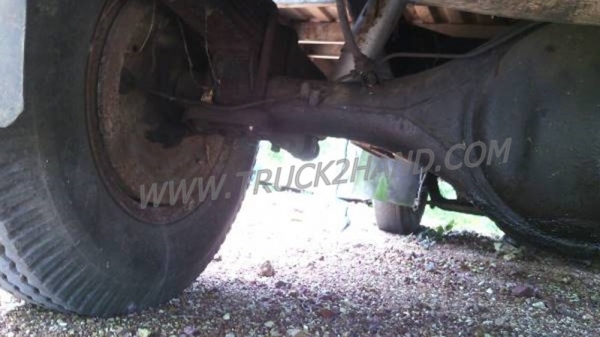 4 ล้อใหญ่ เครื่องนิสสัน ED30 เกียร์นิสสัน คาร์บอน 5เกียร์