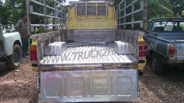 4 ล้อใหญ่ เครื่องนิสสัน ED30 เกียร์นิสสัน คาร์บอน 5เกียร์