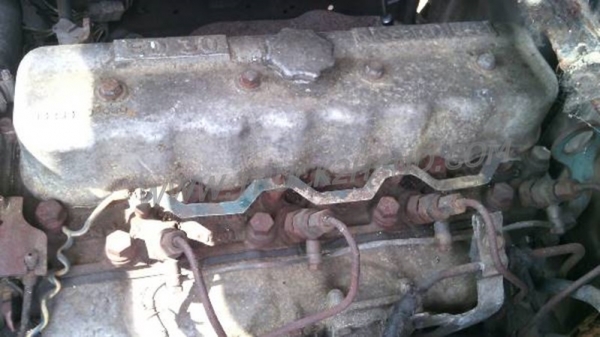 4 ล้อใหญ่ เครื่องนิสสัน ED30 เกียร์นิสสัน คาร์บอน 5เกียร์