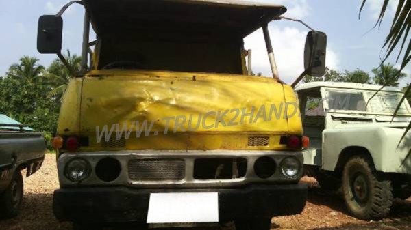 4 ล้อใหญ่ เครื่องนิสสัน ED30 เกียร์นิสสัน คาร์บอน 5เกียร์