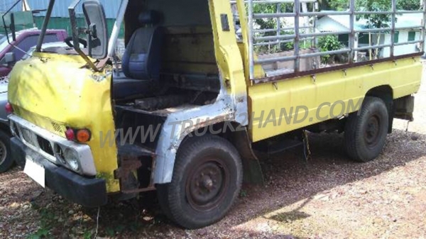 4 ล้อใหญ่ เครื่องนิสสัน ED30 เกียร์นิสสัน คาร์บอน 5เกียร์