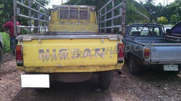 4 ล้อใหญ่ เครื่องนิสสัน ED30 เกียร์นิสสัน คาร์บอน 5เกียร์