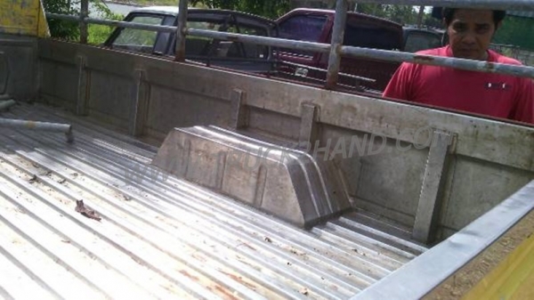 4 ล้อใหญ่ เครื่องนิสสัน ED30 เกียร์นิสสัน คาร์บอน 5เกียร์