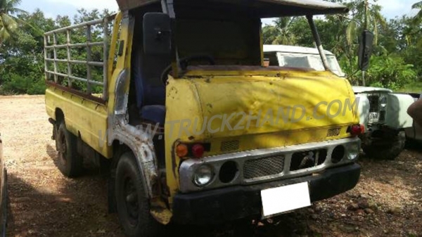 4 ล้อใหญ่ เครื่องนิสสัน ED30 เกียร์นิสสัน คาร์บอน 5เกียร์