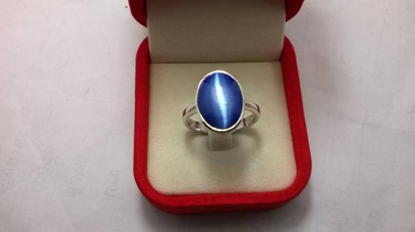 แหวนเงินพลอยตาแมวใหญ่