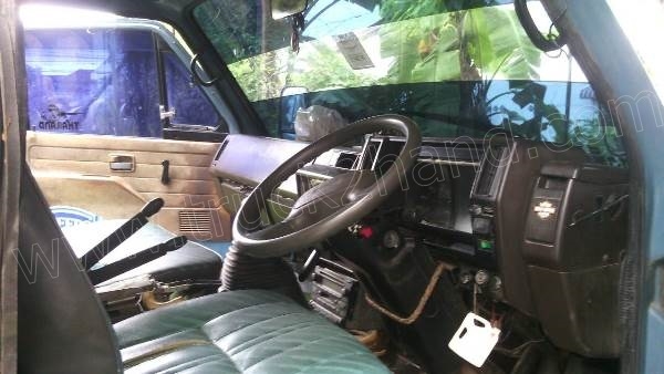 รถบรรทุก 6 ล้อ ISUZU NPR 115 แรงม้า พวงมาลัยเพาเวอร์