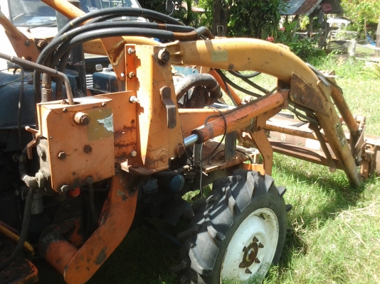 ขายตามสภาพรถไถคูโบต้า26มีตัวตักหน้ามีพาน5โฟวินด้วยมีฝาครอบยังไม่ได้ประกอบ