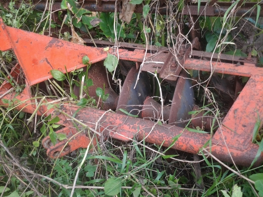 ขายตามสภาพรถไถคูโบต้า26มีตัวตักหน้ามีพาน5โฟวินด้วยมีฝาครอบยังไม่ได้ประกอบ