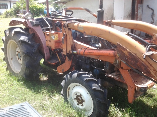 ขายตามสภาพรถไถคูโบต้า26มีตัวตักหน้ามีพาน5โฟวินด้วยมีฝาครอบยังไม่ได้ประกอบ