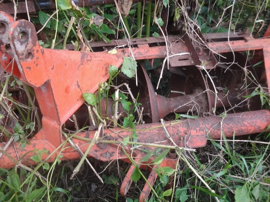 ขายตามสภาพรถไถคูโบต้า26มีตัวตักหน้ามีพาน5โฟวินด้วยมีฝาครอบยังไม่ได้ประกอบ