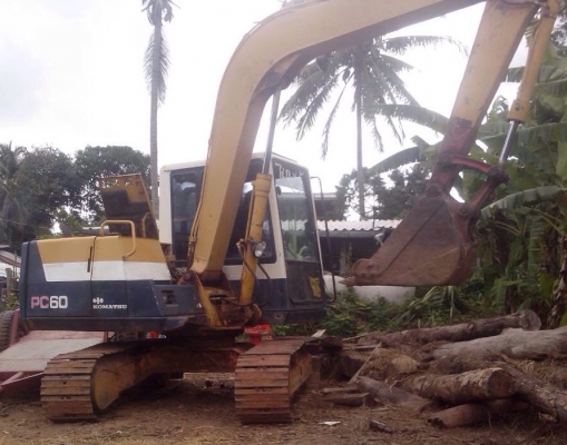 ขายด่วน KOMATSU PC 60-6 รถบอดี้สวยจัดครับ ไฟฟ้าครบ ภายในเก๋งสะอาด แอร์ ภายนอกบูมอาร์มสวยไม่มีปะไม่มีดาม ช่วงล่างแน่นดี โซ่บูทใบแทรกหนาดีประมาณ 70\% พร้อมทำงานได้เลยครับ เอกสารใบอินวอยซ์ ราคาต่อรองได้ครับ