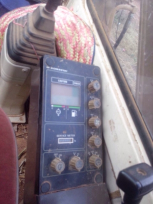 ขายด่วน KOMATSU PC 60-6 รถบอดี้สวยจัดครับ ไฟฟ้าครบ ภายในเก๋งสะอาด แอร์ ภายนอกบูมอาร์มสวยไม่มีปะไม่มีดาม ช่วงล่างแน่นดี โซ่บูทใบแทรกหนาดีประมาณ 70\% พร้อมทำงานได้เลยครับ เอกสารใบอินวอยซ์ ราคาต่อรองได้ครับ