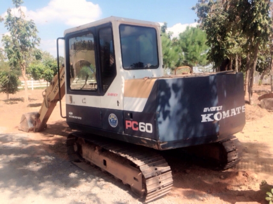 ขายด่วน KOMATSU PC 60-6 รถบอดี้สวยจัดครับ ไฟฟ้าครบ ภายในเก๋งสะอาด แอร์ ภายนอกบูมอาร์มสวยไม่มีปะไม่มีดาม ช่วงล่างแน่นดี โซ่บูทใบแทรกหนาดีประมาณ 70\% พร้อมทำงานได้เลยครับ เอกสารใบอินวอยซ์ ราคาต่อรองได้ครับ