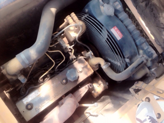 ขายด่วน KOMATSU PC 60-6 รถบอดี้สวยจัดครับ ไฟฟ้าครบ ภายในเก๋งสะอาด แอร์ ภายนอกบูมอาร์มสวยไม่มีปะไม่มีดาม ช่วงล่างแน่นดี โซ่บูทใบแทรกหนาดีประมาณ 70\% พร้อมทำงานได้เลยครับ เอกสารใบอินวอยซ์ ราคาต่อรองได้ครับ