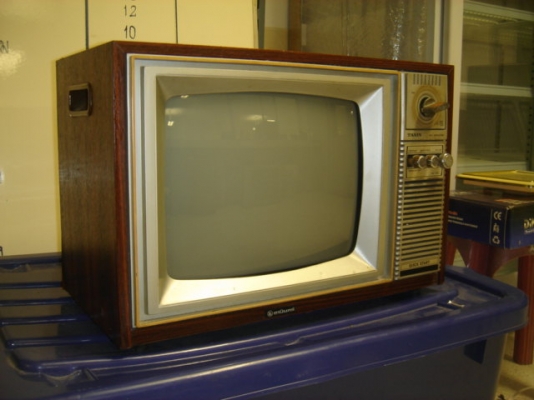 ขายทีวีเก่าโบราณ 2 เครื่อง ขายทีวีเก่าโบราณ 2 เครื่อง