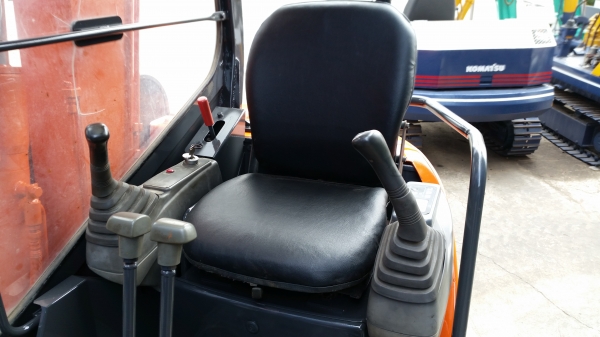 ขาย รถขุด  HITACHI  รุ่น EX30UR-2- แทร็กยางสวย มือสองญี่ปุ่น