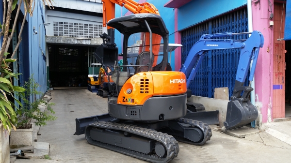 ขาย รถขุด  HITACHI  รุ่น EX30UR-2- แทร็กยางสวย มือสองญี่ปุ่น