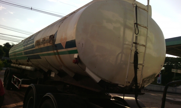 ขายรถสิบล้อMAGAหัวลากนํ้ามันพร้อมห้าง2เพลาบรรจุ30000ลิตร