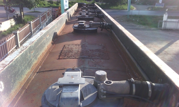 ขายรถสิบล้อMAGAหัวลากนํ้ามันพร้อมห้าง2เพลาบรรจุ30000ลิตร