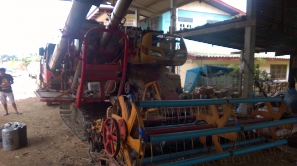 ขายเหมารถเกี่ยวข้าว 3 รายการ 1. ศักด์พัฒนา สตาร์บิ๊ก ปี 49