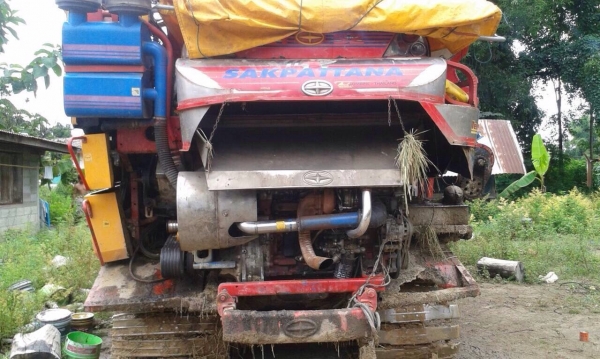 ขายเหมารถเกี่ยวข้าว 3 รายการ 1. ศักด์พัฒนา สตาร์บิ๊ก ปี 49