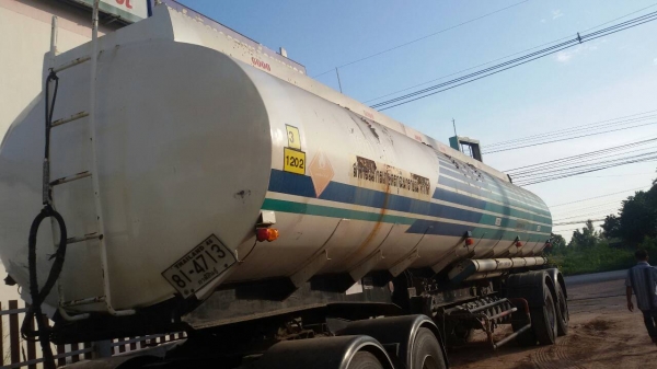 ขายห้างลากนํ้ามันขรรจุ30000ลิตร2เพลากระท้อมโหลดล่าง6หัว