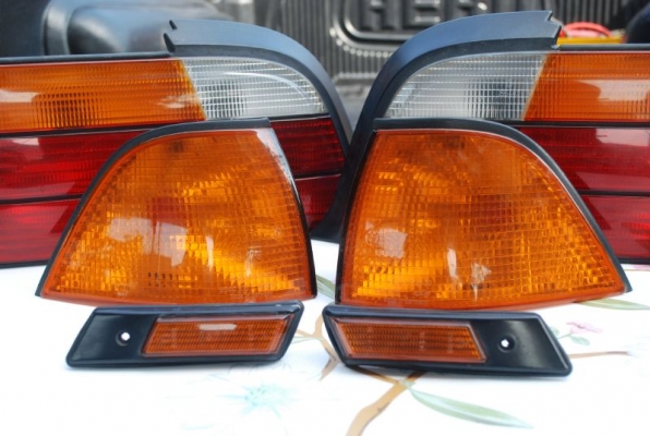 ขายไฟท้าย BMW E36 ของแท้ ขายเหมาถูกๆ