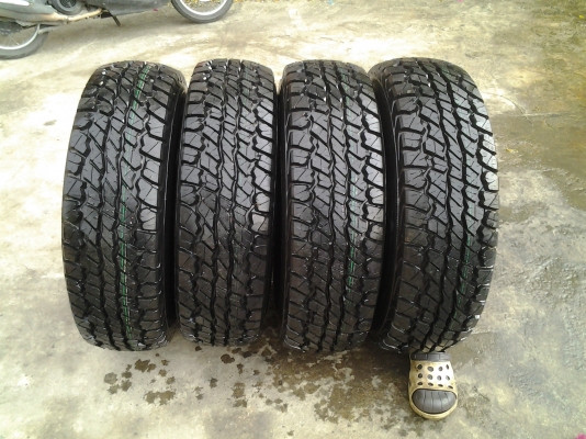 ขายยางรถจิ๊ปพร้อมล้อเก่านอก  ขนาด30x9.50R15  1 ชุด 4 เส้น 8500