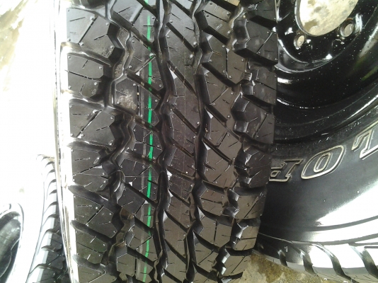 ขายยางรถจิ๊ปพร้อมล้อเก่านอก  ขนาด30x9.50R15  1 ชุด 4 เส้น 8500